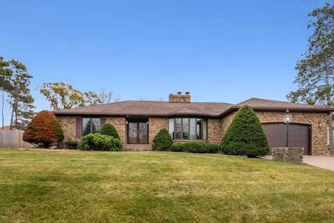1546 Mcclung Dr, Arden Hills, MN 55112