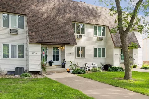 1611 Christie Pl, Saint Paul, MN 55106