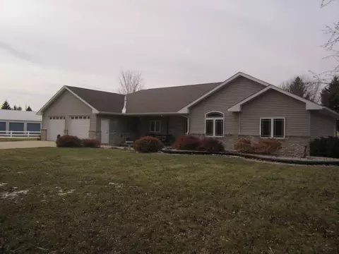 325 13th St, Clarkfield, MN 56223