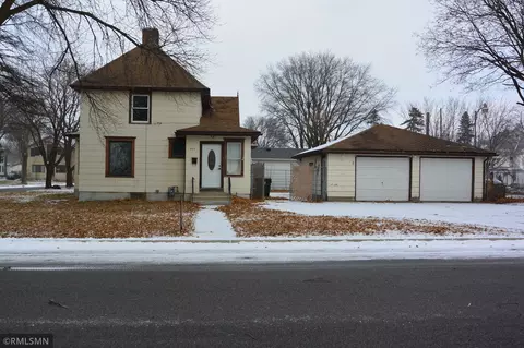 605 8th St E, Glencoe, MN 55336