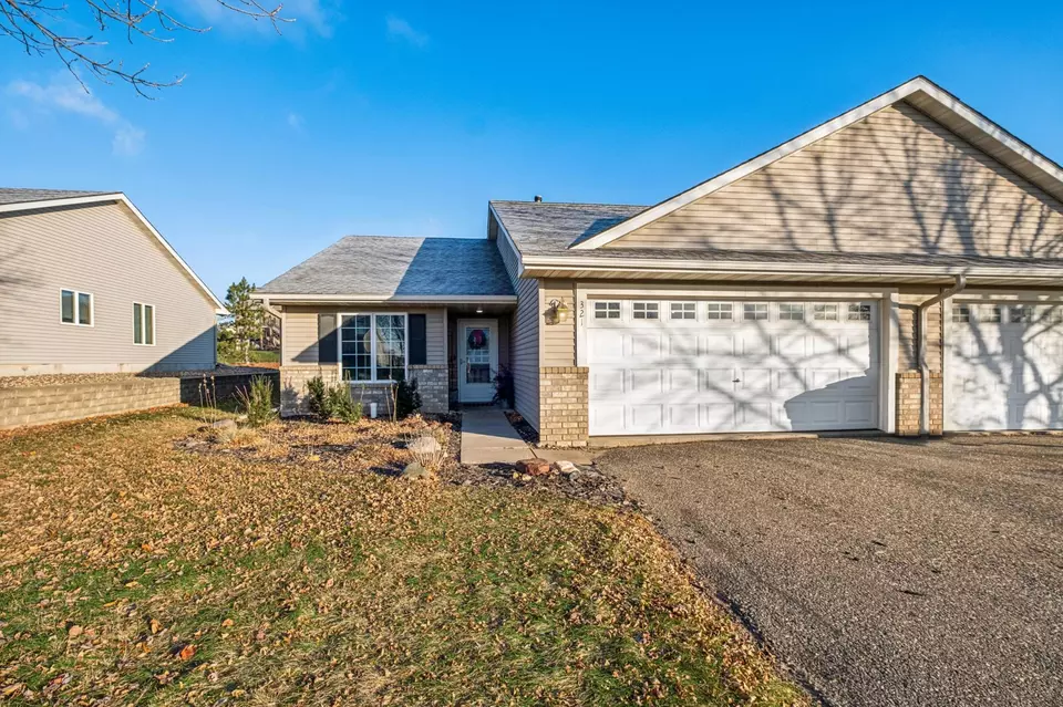  321 Wildwood Cir, Roberts, WI 54023 photo 1