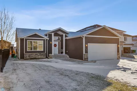 2141 11th St W, West Fargo, ND 58078