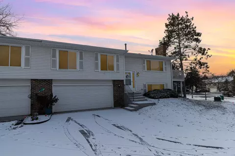1627 W 140th St, Burnsville, MN 55337