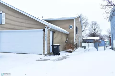 1816 27th Ave S, Fargo, ND 58103