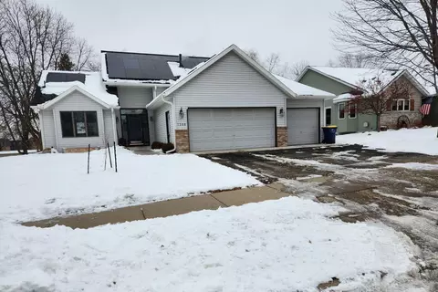 1308 Honey Locust Dr, Northfield, MN 55057
