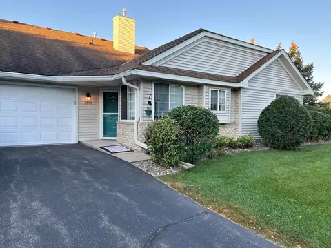 1872 N Ruby Ct, Eagan, MN 55122