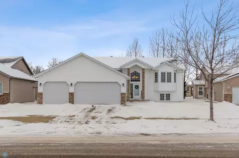 627 32nd St N, Moorhead, MN 56560