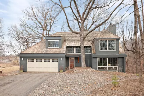 1960 Trillium Ct, Victoria, MN 55386