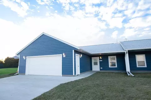 1812 Roberts St, Saint Charles, MN 55972