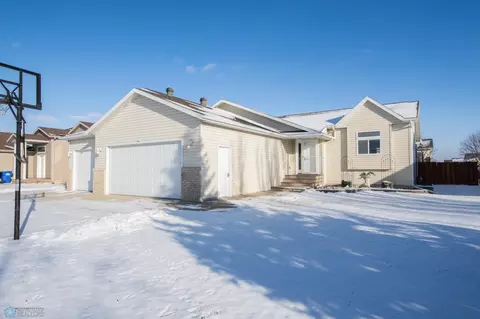3532 Lincoln St S, Fargo, ND 58104