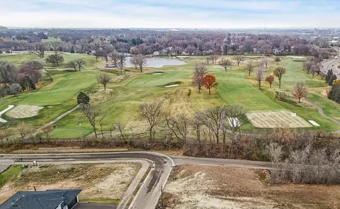 2167 Eustis St, Roseville, MN 55113