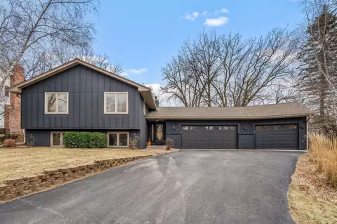 8131 Tierneys Woods Curv, Bloomington, MN 55438