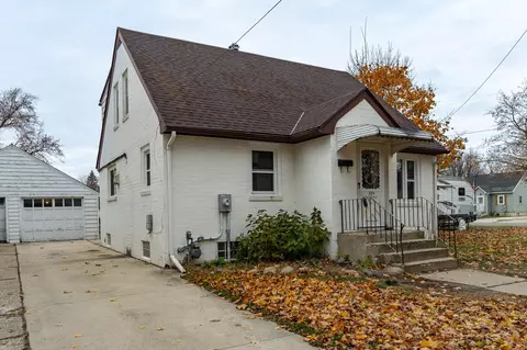 309 8th St NW, Austin, MN 55912