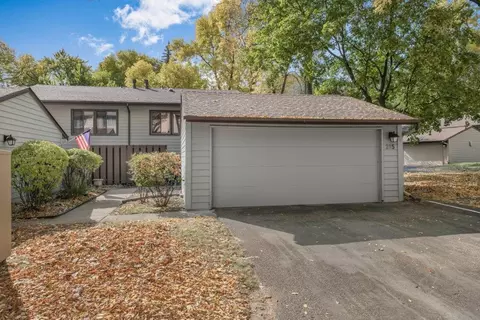 285 W Eagle Lake Dr, Maple Grove, MN 55369