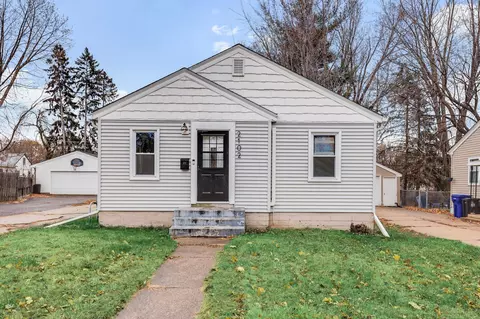 2102 4th St E, Saint Paul, MN 55119