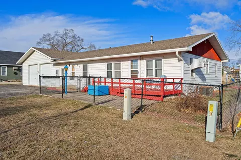220 20th St NW, Faribault, MN 55021 photo 4