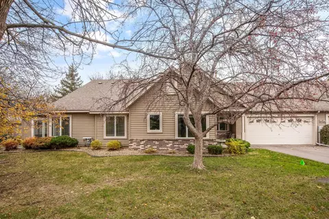 952 Stratford Ln W, Burnsville, MN 55337
