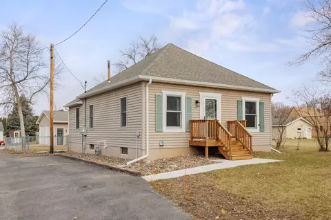 330 Chestnut St E, Annandale, MN 55302