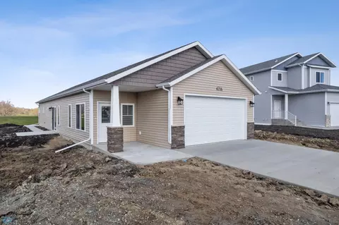 4716 Hampton Loop S, Moorhead, MN 56560 photo 2