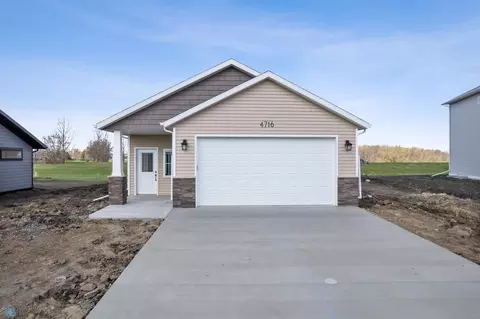 4716 Hampton Loop S, Moorhead, MN 56560 photo 1