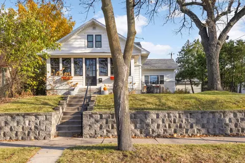 220 Oak Grove Pl, Saint Paul, MN 55105
