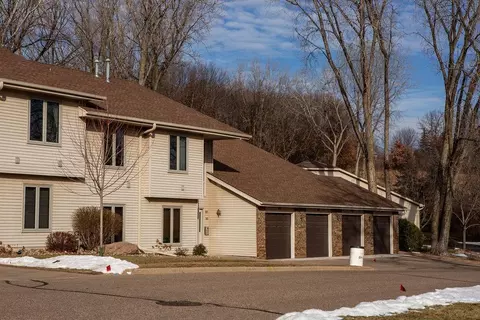 921 Oakwood Heights Cir #8, Eagan, MN 55123
