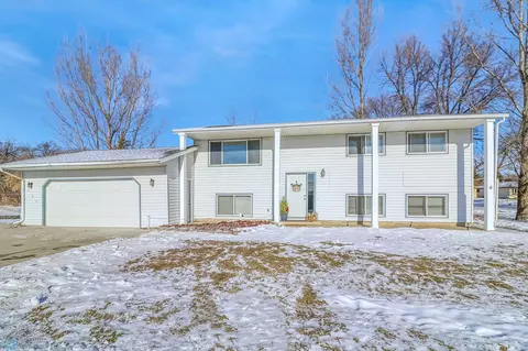 102 Maple Dr, Mapleton, ND 58059