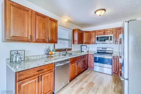 102 Maple Dr, Mapleton, ND 58059 photo 2