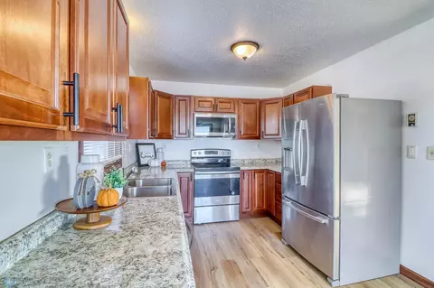 102 Maple Dr, Mapleton, ND 58059 photo 3