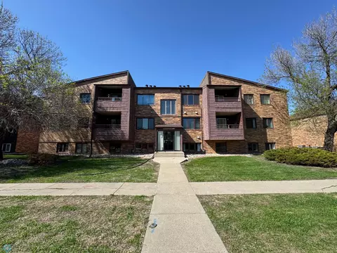3253 17th Ave S #104, Fargo, ND 58103