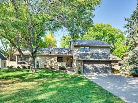 695 Apache Ln, Mendota Heights, MN 55120