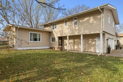 3061 Pine Ridge Dr, Eagan, MN 55121