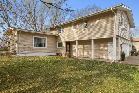 3061 Pine Ridge Dr, Eagan, MN 55121