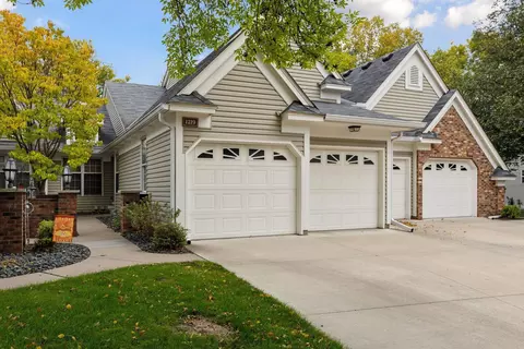 1219 Pond View Ln, White Bear Township, MN 55110
