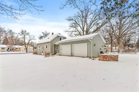 6722 Elm St, North Branch, MN 55056
