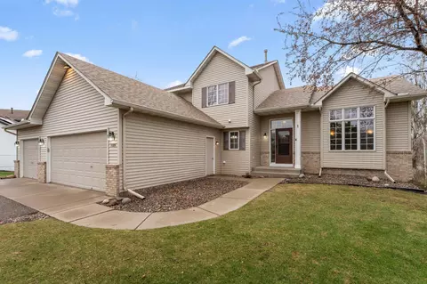 9385 Parkside Dr, Woodbury, MN 55125
