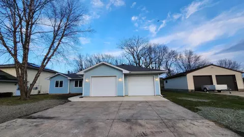 2202 Rowe Ln, Albert Lea, MN 56007