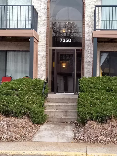7350 York Ave S #206, Edina, MN 55435