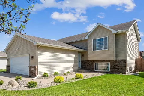 872 Newport Ave, Shakopee, MN 55379