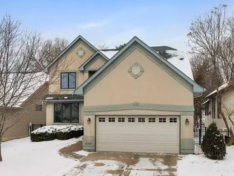 10563 Spyglass Dr, Eden Prairie, MN 55347