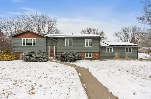 2461 Nemitz Ave E, Maplewood, MN 55119