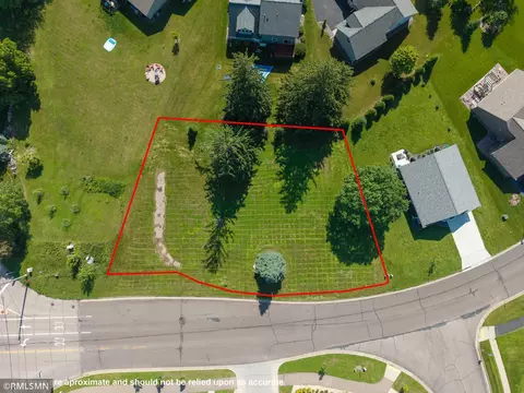 2364 St Andrews Dr, Altoona, WI 54720