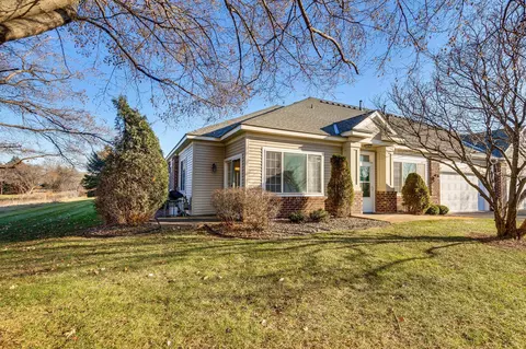 5791 Prairie Ridge Dr, Shoreview, MN 55126