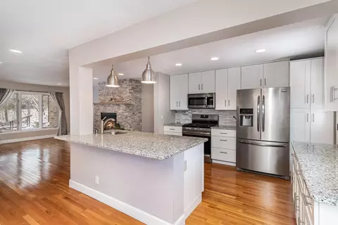59 Walden St, Burnsville, MN 55337