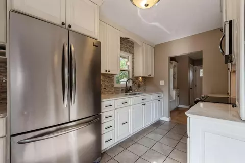 4256 Diamond Dr, Eagan, MN 55122 photo 8