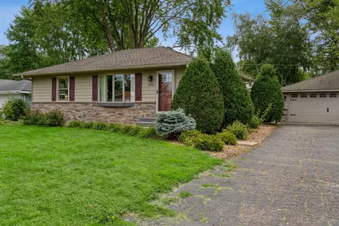 4256 Diamond Dr, Eagan, MN 55122