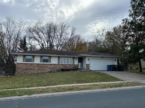 4301 Heritage Hills Dr, Bloomington, MN 55437