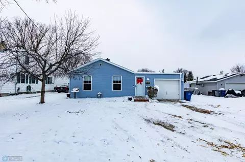 717 15th St N, Moorhead, MN 56560
