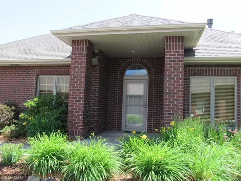 121 Deerwood Ct, Hudson, WI 54016