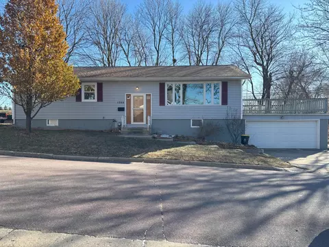 1355 Oak Beach Dr, Fairmont, MN 56031